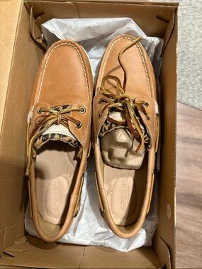 NWT Sperry Tan Leather Boat Shoes with Leopard Trim
